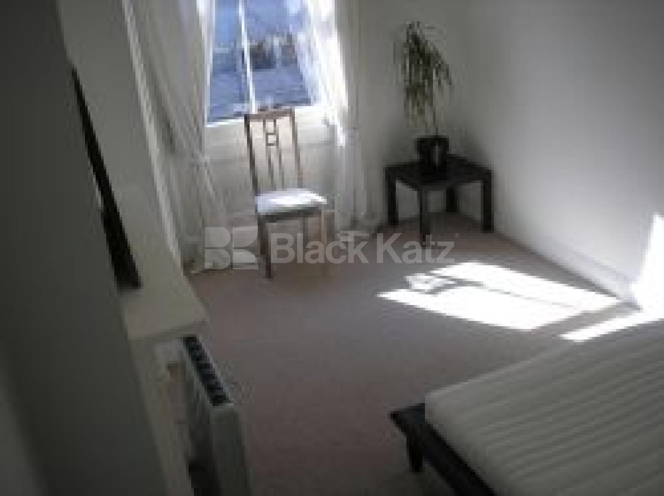 			4 Bedroom, 1 bath, 1 reception Flat			 Notting Hill Gate, NOTTING HILL W11 W11